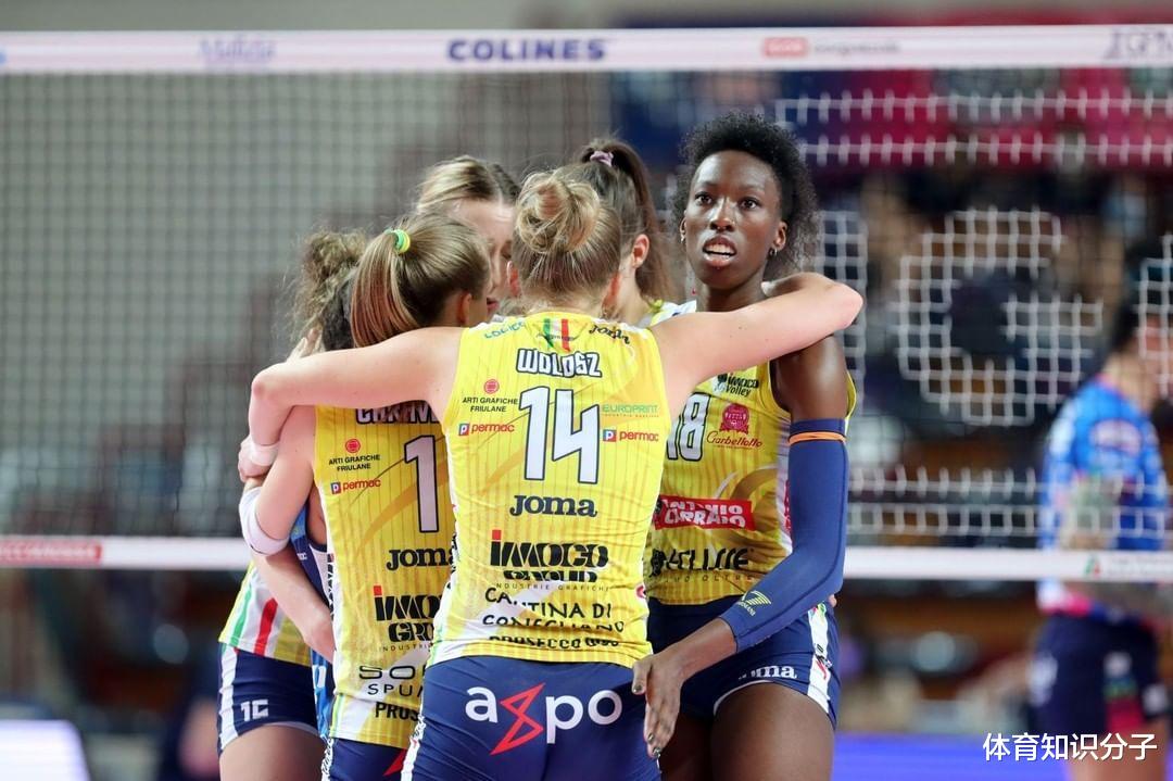 意大利女排|两魔咒重现江湖！意大利女排奥运夺冠出问题，中国队成最大受益者