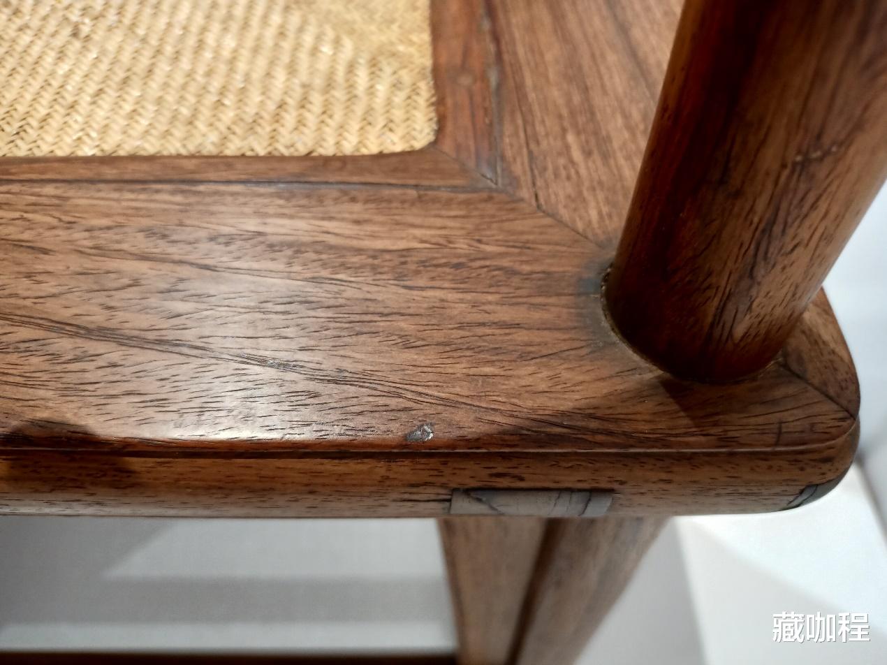 豹子号|观四出头椅雄奇威武,赏黄花梨木质炫美细腻