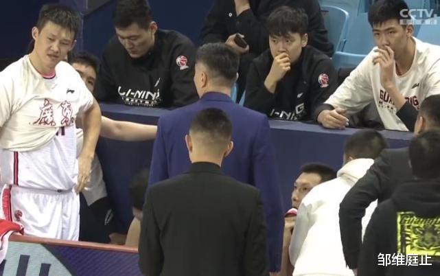 穆雷|青黄不接！广东队就靠阿联撑内线，杜锋发火怒斥年轻小将！