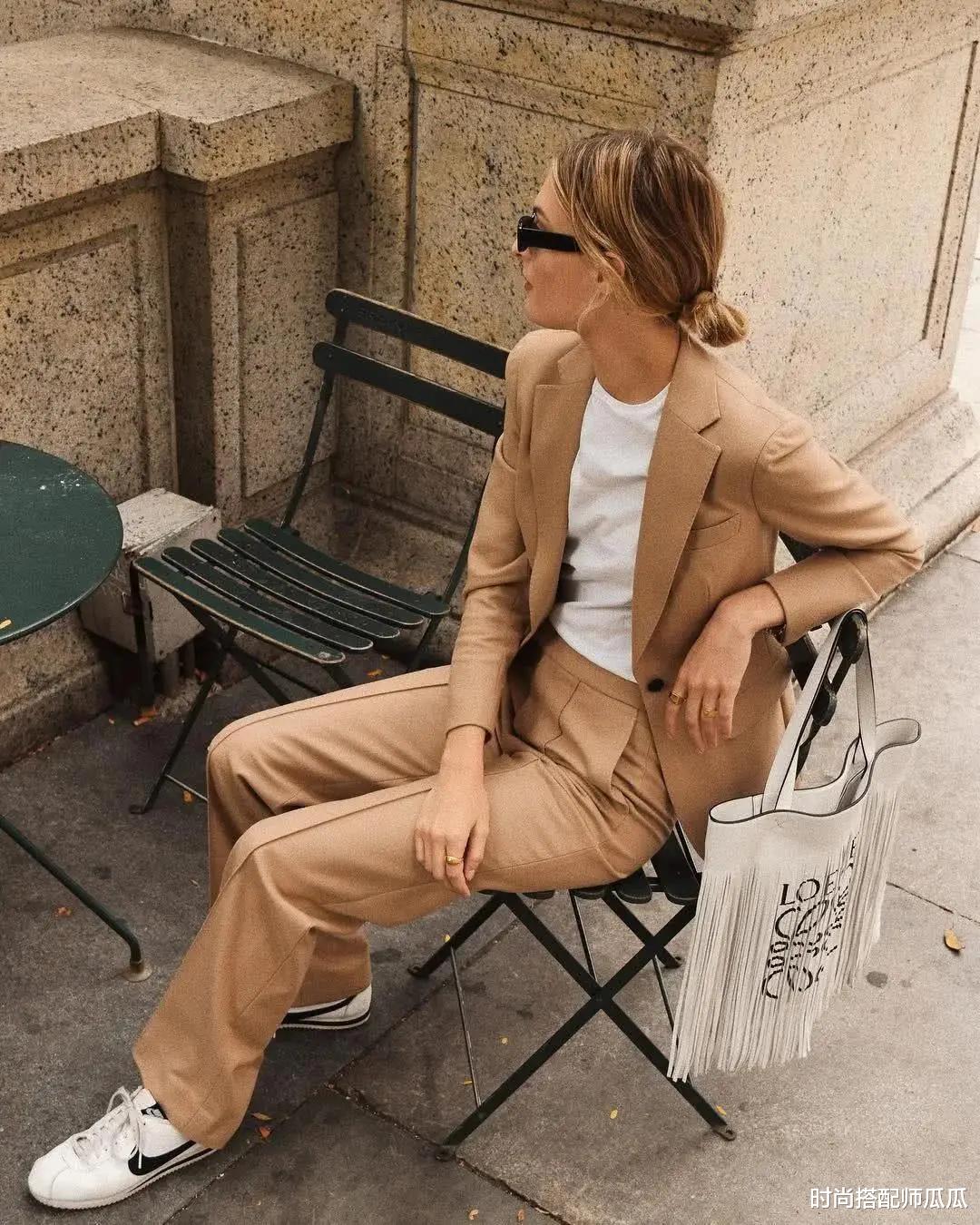 发型|40女人尽量少留长发、烫小卷，今年这3种发型正火，减龄特洋气