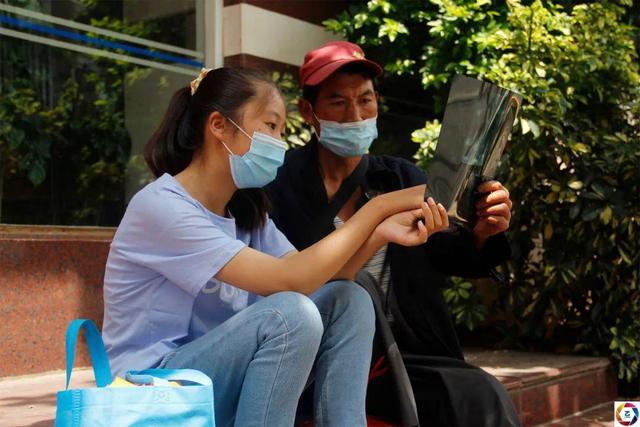 聋哑男子在路边捡了个女婴,几年后娶了媳妇,谁知13年后迎来悲剧