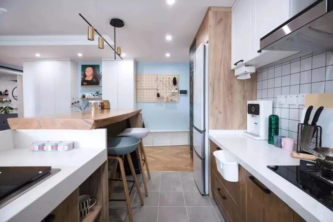 背景墙|嫌小户型餐厅又小又挤？那是你不会弄，聪明人都这样做