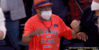 篮网队|差距巨大！篮网和尼克斯主场首战，球迷数和火爆程度肉眼可见