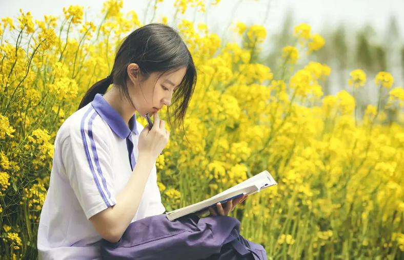 刘亦菲|刘亦菲补上一脚！揭开吴亦凡多年前的丑闻，章子怡谢楠点赞！