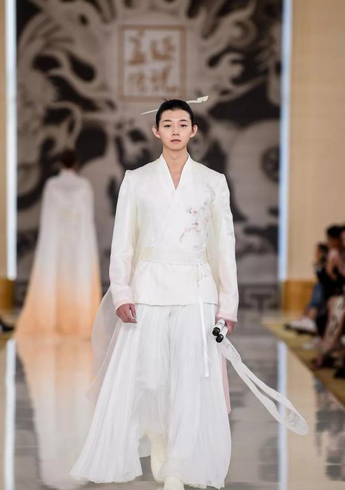 逃税|男星接连塌房，女星逃税，内娱不会真剩下杨迪一人吧