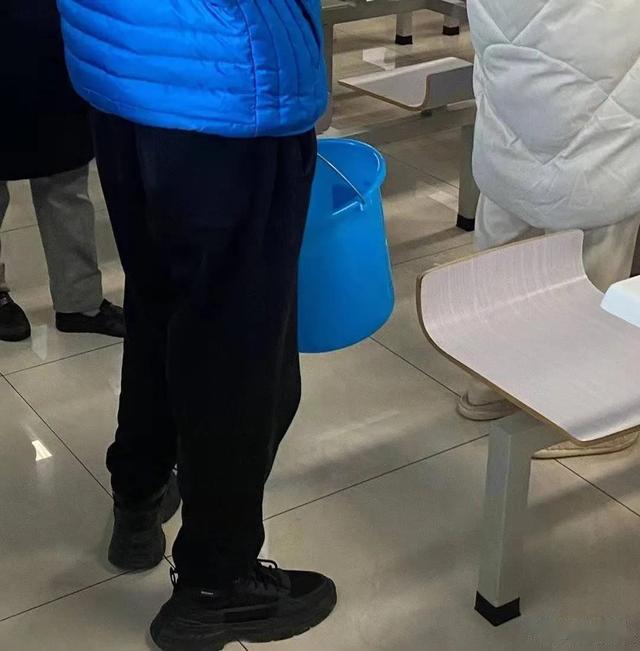上海市|高校禁止堂食，学生的“饭桶”亮了！网友直呼：可可爱爱