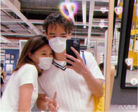 韦唯|准婆婆韦唯晒近照，58岁状态娇小又显瘦，俩“儿媳”都有她的影子