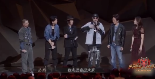 如懿传|热狗晒20多岁青涩年轻照，被网友集体吹彩虹屁，回复实力搞笑可爱