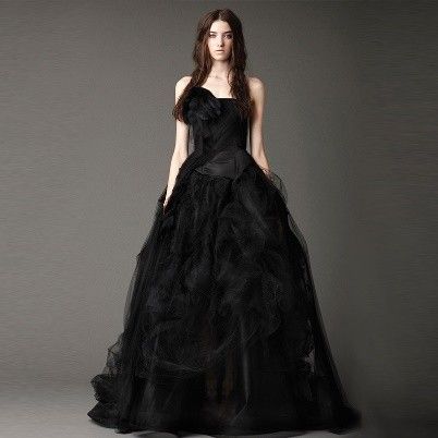 verawang|王薇薇:身价40亿无子女,和小32岁男友7年之痒,72岁身材像少女