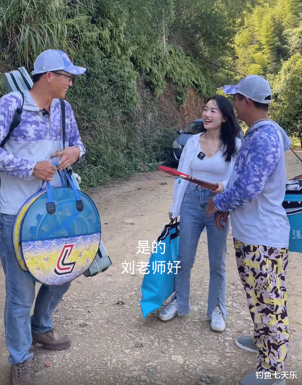 |垂钓界乱了！带“女徒弟”成风，刘志强成落汤鸡，邓刚坐怀不乱