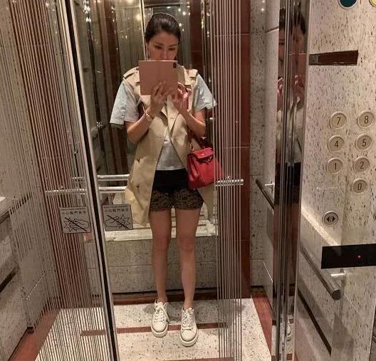 二师姐的花事心情|看看李嘉欣现实中的豪宅，院子靠海能放风筝，家中还装电梯太壕了