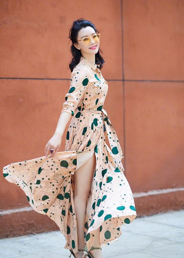 秦海璐|7位“赢在下半场”的女星，年轻时苍老，年过40却像开了挂一般