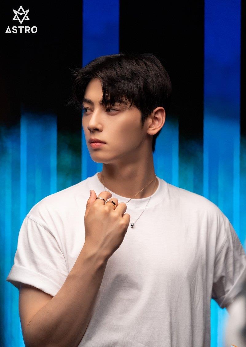 车银优|净化眼球!车银优画报花絮照公开,魅惑眼神超级撩,每张颜值爆击