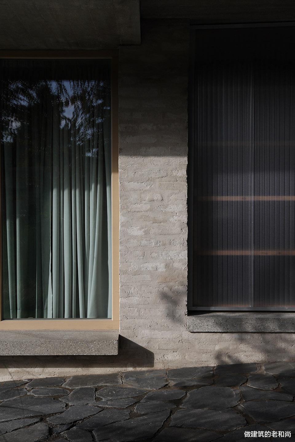 做建筑的老和尚 拆除两层联排住宅后，新建单层花园式住宅，生活空间生机勃勃