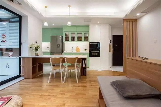 89㎡两室改三室,客厅不买沙发,舍弃电视墙,围合卡座超实用