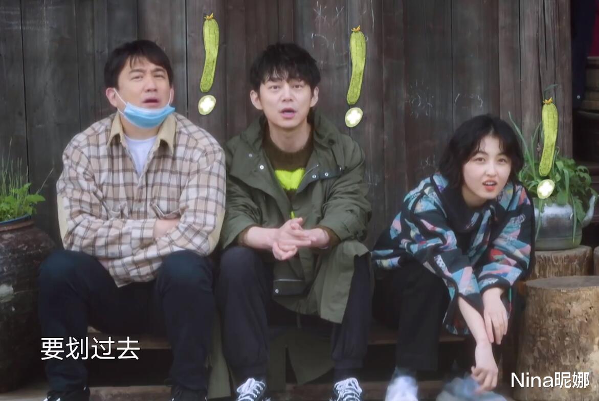 穿衣搭配|张子枫《向往5》首秀太惊艳，穿娃娃领戴“回形针”耳环，留港风卷变真女神