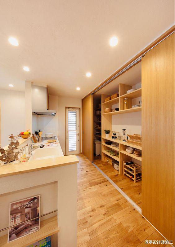 日本装修细节到底多有魅力,看完清洁工具收纳专区后,彻底被折服了