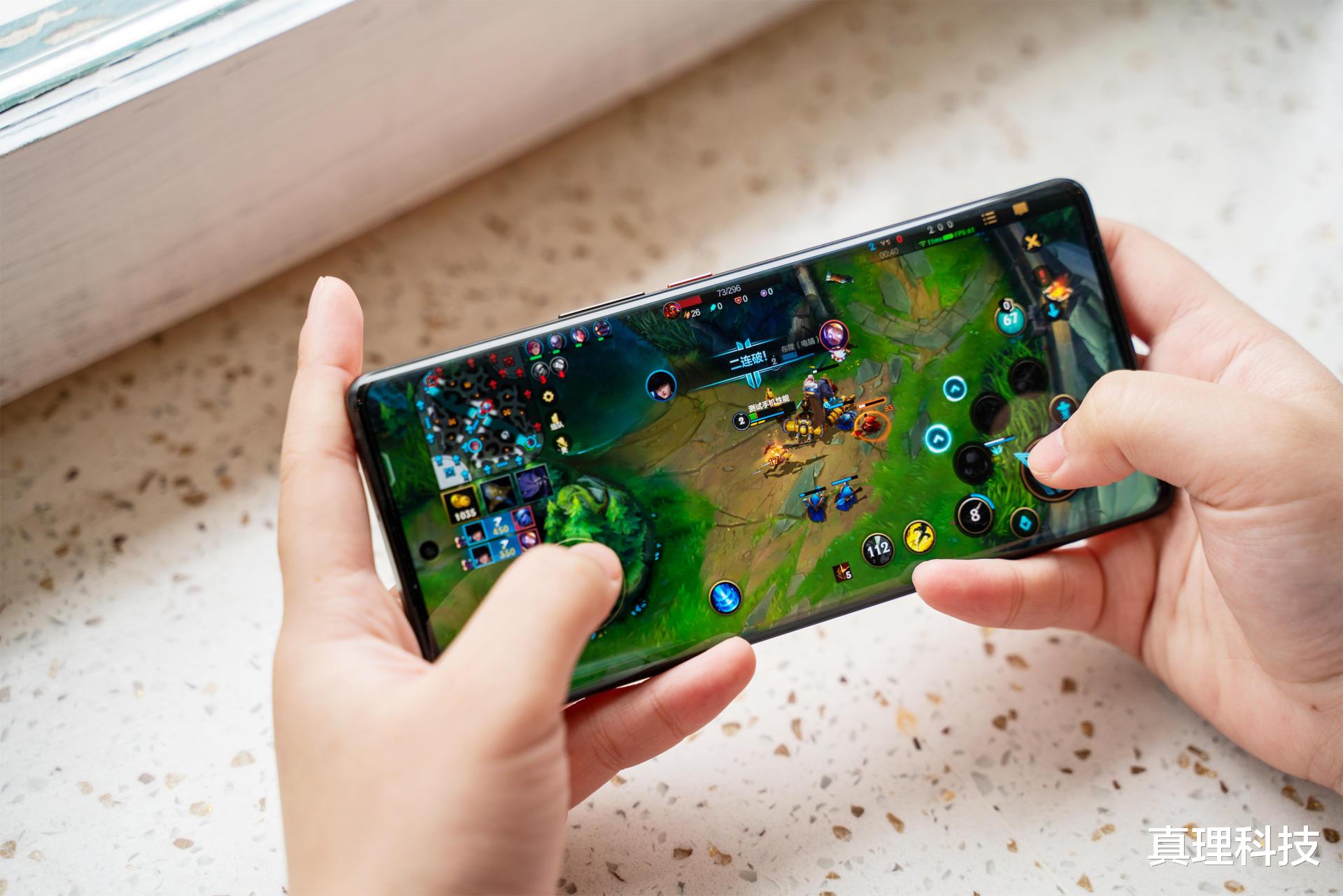 小米科技|超水准发挥的屏幕表现，iQOO 9 Pro闪光点不止于性能