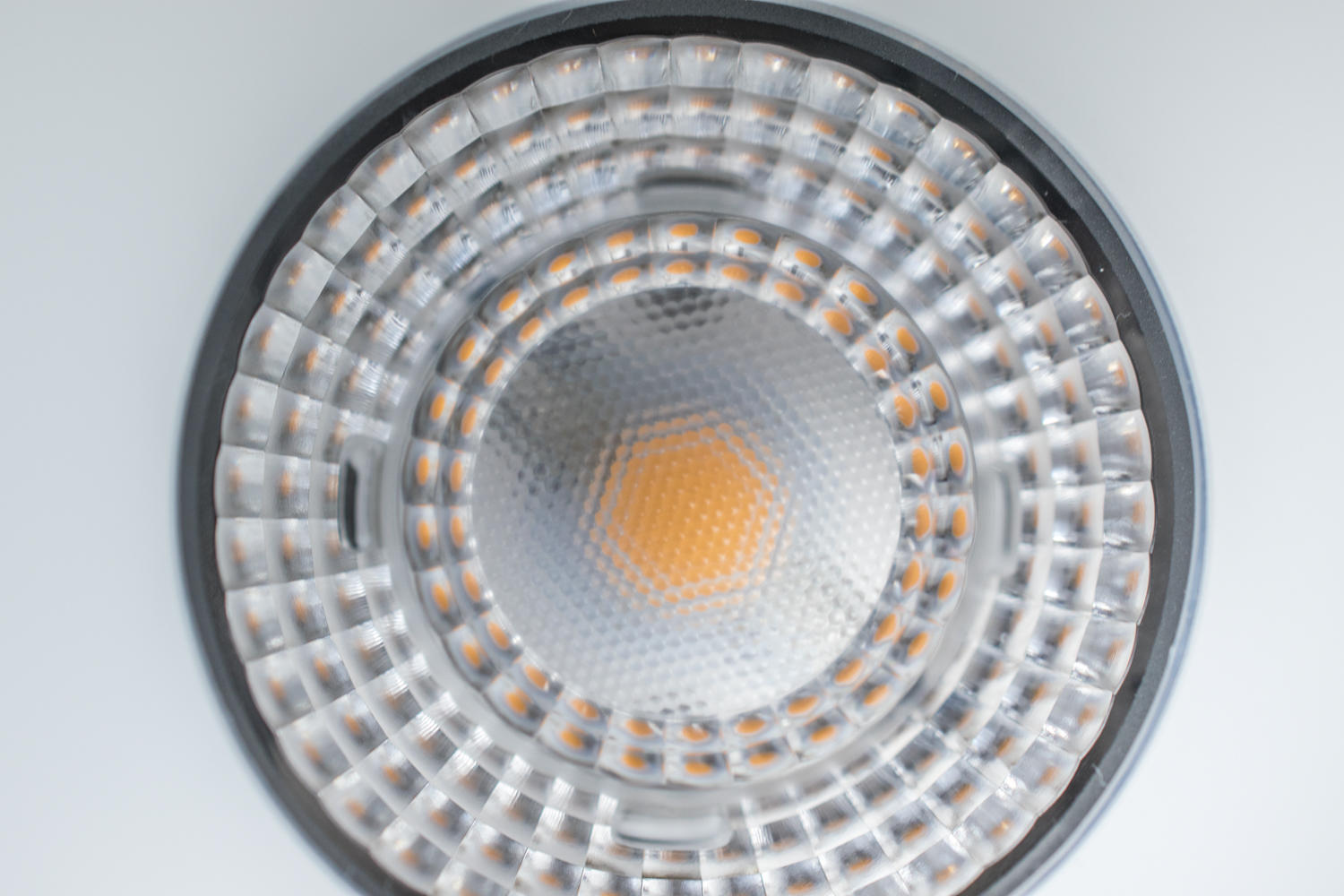 魅族|超高显色、低蓝光与无频闪的健康照明：魅族 Lipro LED 健康照明筒灯