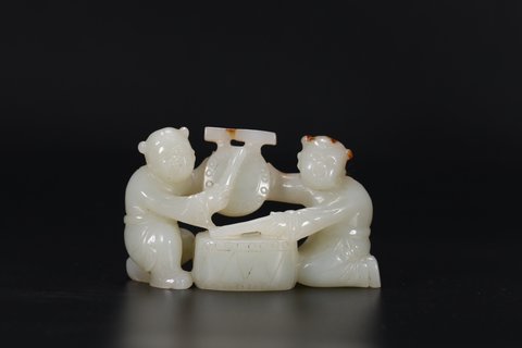 |和田玉童子击鼓雕件
