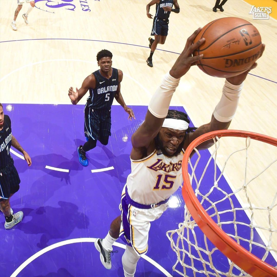 湖人队|再伤一人！湖人35岁老将遭裁判垫脚扭伤，核心阵容仅剩8人可用