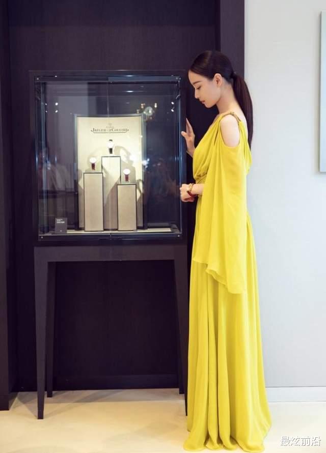 倪妮|倪妮向来敢穿！一身明黄色抹胸裙美丽又耀眼，这尤物身材占尽优势