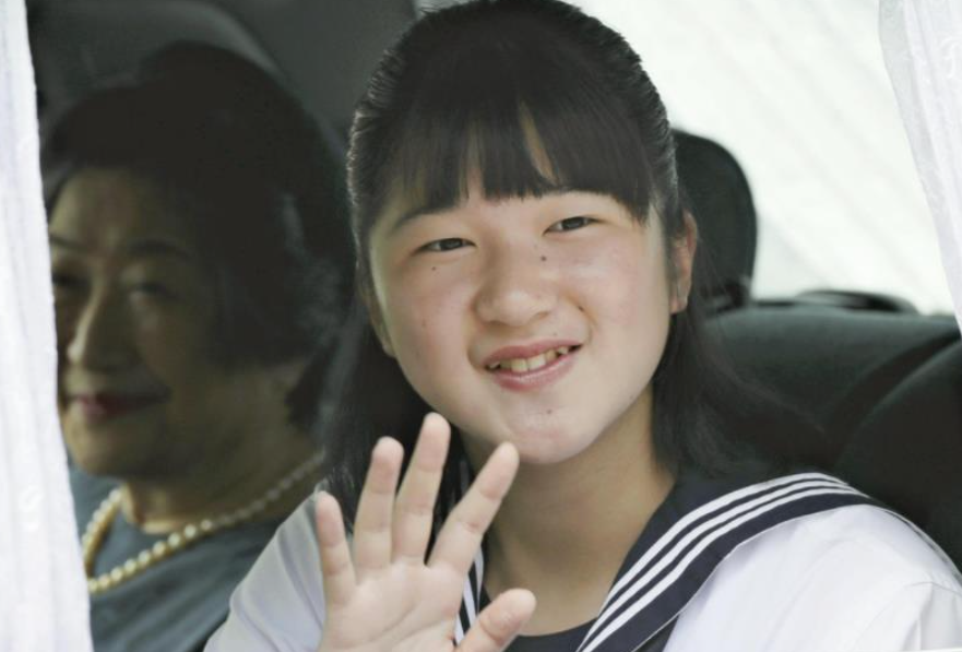 日本皇室唯一獨苗15歲瞭，瞇瞇眼一副憨憨像，比香腸嘴提幫功懂事-圖9