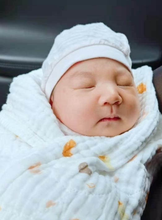 家中大小宝|林生斌现任发文高调秀恩爱，第一句信息量丰富，疑似处理了某些事