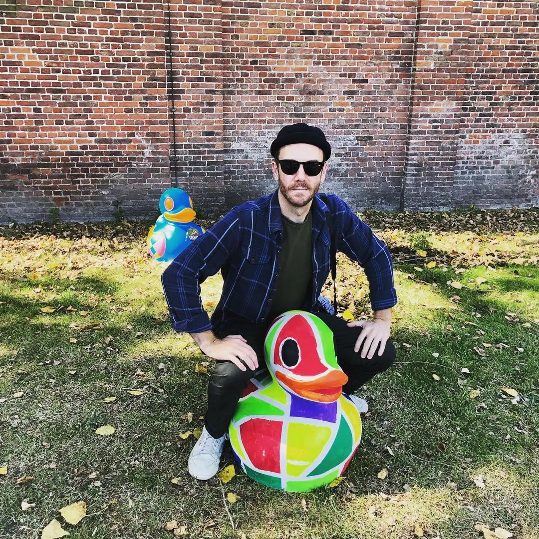 InsDaily|“英国小赫本”官宣结婚!男方身份曝光后,网友质疑:他凭什么!