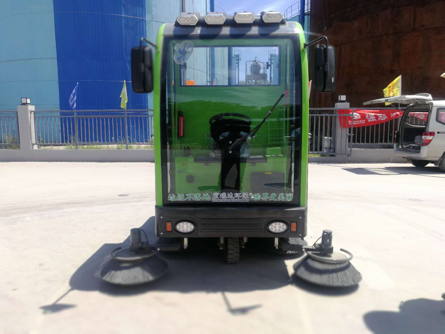 喜欢猫的鱼 工厂购买电动扫地车都有哪些实际用途？