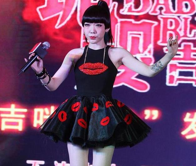 吴莫愁|继吴莫愁之后，又一位“超女”靠商演为生，一场仅45万收入！