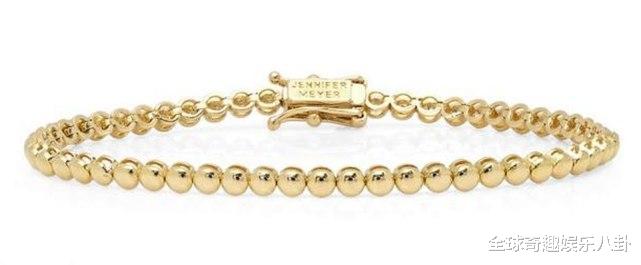 长椅|哈里王子老婆梅根·马克尔阅读《长椅》, 挽起袖子露出珠宝首饰