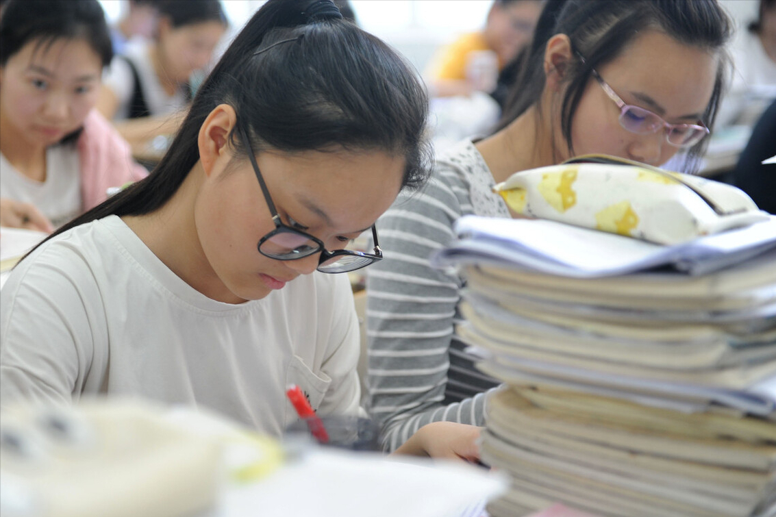 大学|高中生迎来“好消息”，4类大学将被撤销，上大学变得更容易了