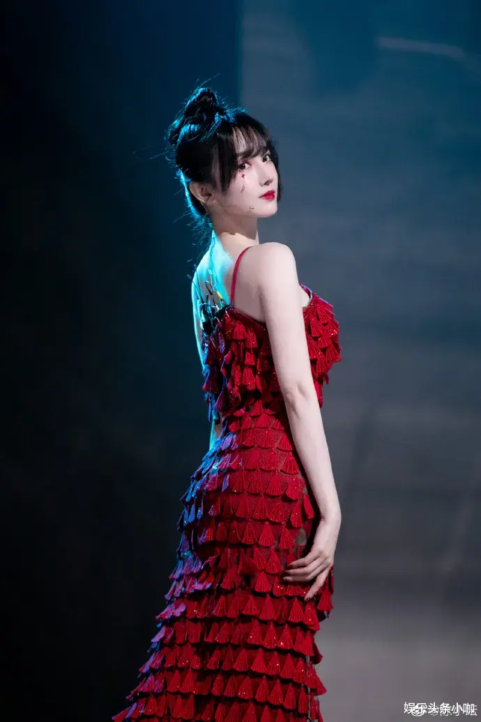 陈小纭|整容成功！她凭美貌出圈了