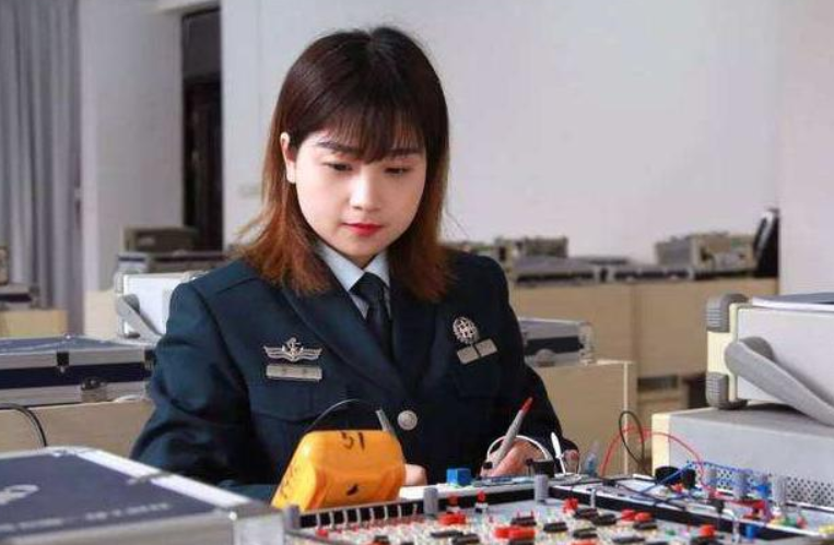 文职|2021年军队文职报名遇冷场，8000多个岗位无人问津，铁饭碗不香了