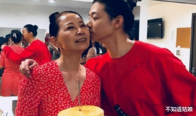 吴亦凡|霍尊、吴亦凡走到这一步，一点也不意外，看他们的妈妈就知道了