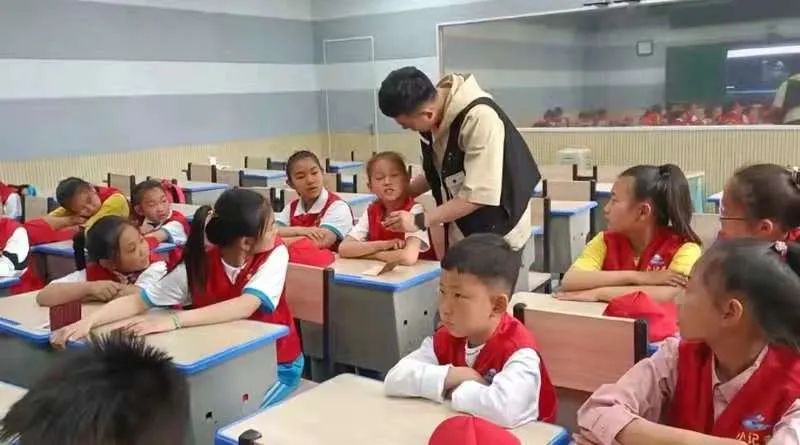 巴彦淖尔直通车 巴彦淖尔广播电视台小主持人、小记者团杭锦后旗站开课啦！