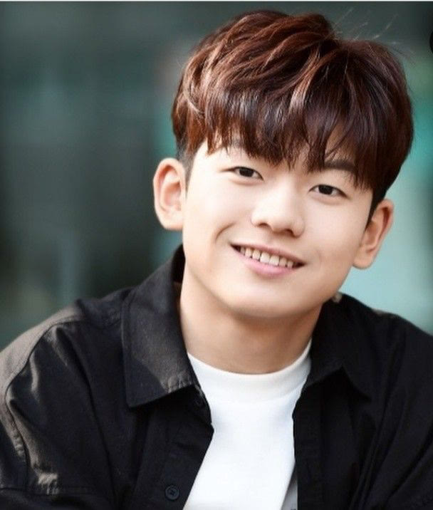 小小彬|他在“一夜爆火”后偷偷退圈，全网狂喜：这碗饭真的不适合你！