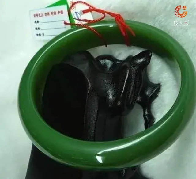 翡翠|“疯狂”的碧玉，“猖狂”的造假，惊呆了玉友！