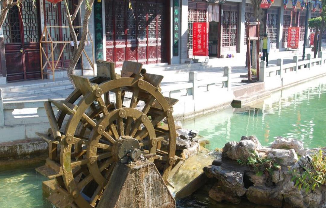 宜昌 云南这座“假古镇”走红，投资超32亿，网友：有望媲美丽江