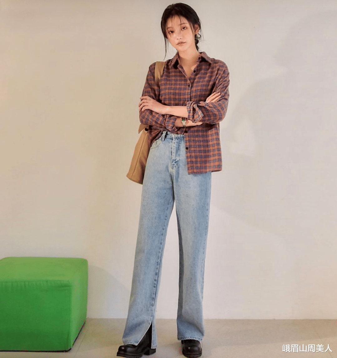 峨眉山周美人|杨紫带火了一种穿法叫：“衬衫+牛仔裙”，时尚减龄还特显瘦