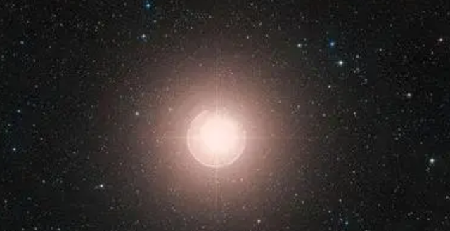 恒星 危险的参宿四比太阳大7亿倍，随时可能爆炸？科学家给出了时间