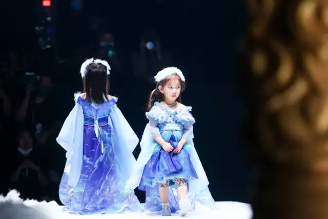 中国国际时装周|DAY1 童话小镇直击|百变童装给你好看