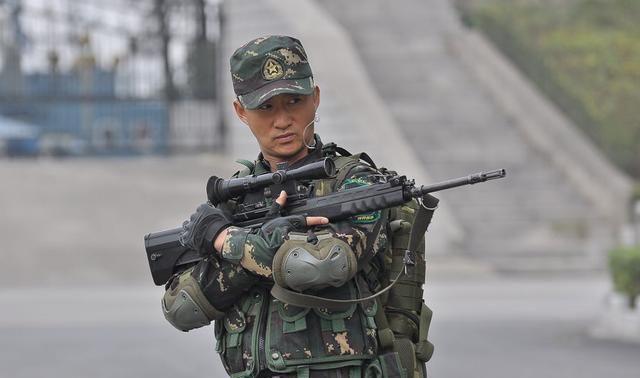 英雄岁月之王牌部队|《士兵突击》豆瓣9.4分，从三方面跟《王牌部队》比较，差距很明显