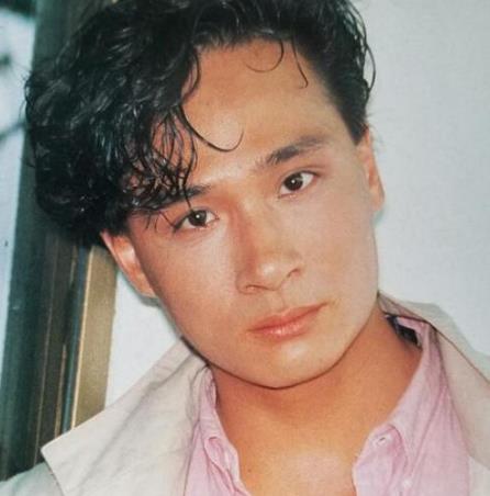 吴镇宇|吴镇宇儿子费曼近照：眼角疤痕仍触目惊心，当时气得怒摔话筒