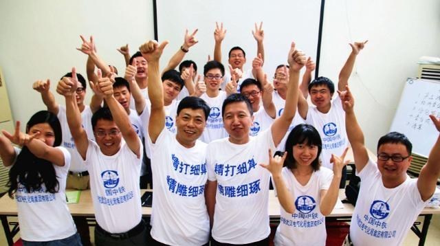 现象尽在眼中 同样参加同学聚会,一种随叫随到、一种根本请不动,到底差在哪?