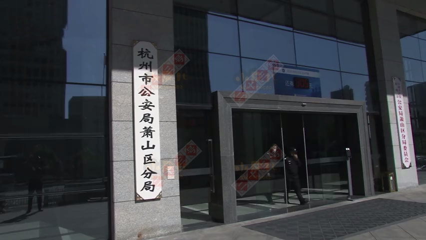 悲哀!男子吃霸王餐后,主动要求民警抓他,他要去拘留所蹭饭