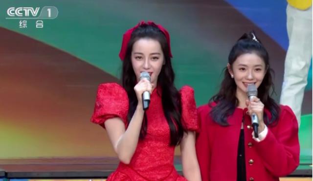 春晚|春晚斗艳，杨幂红裙凹凸紧致，佟丽娅白皙丰腴，热巴娇媚艳压全场