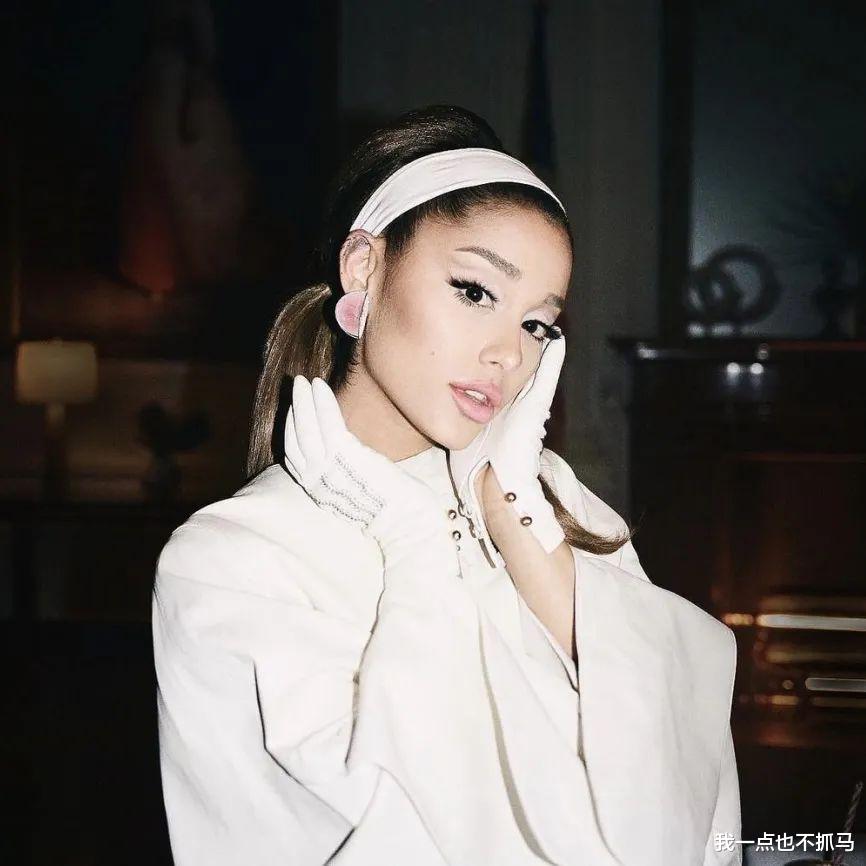 爱莉安娜·格兰德|王力宏还没被封杀，她却突然宣布“退圈”！