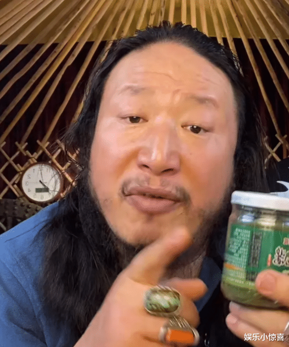 毛子哥被嘲太邋遢,头发打柳唾沫星子乱喷,网友:没点网红样